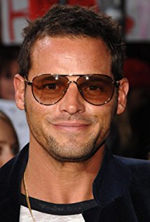 How tall is Justin Chambers?